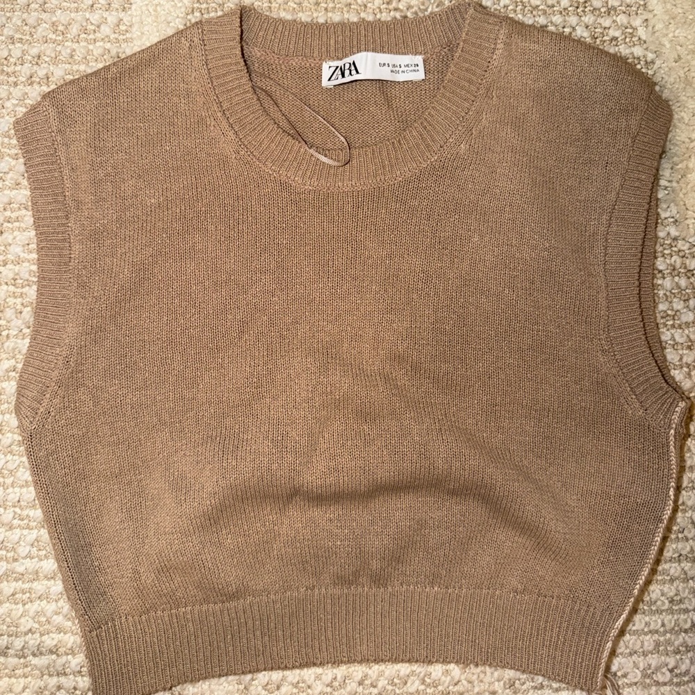 Zara Sleeveless Crewneck Knit Vest in Camel Brown